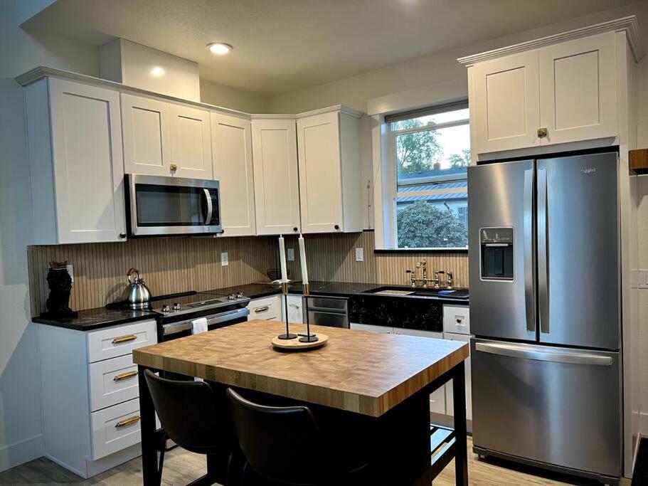 Brand New Custom Built Cottage In Downtown W/Pool! 塞勒姆 外观 照片