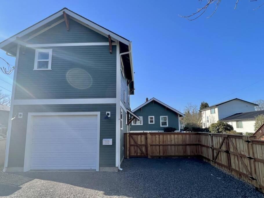 Brand New Custom Built Cottage In Downtown W/Pool! 塞勒姆 外观 照片