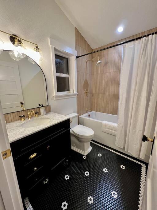 Brand New Custom Built Cottage In Downtown W/Pool! 塞勒姆 外观 照片